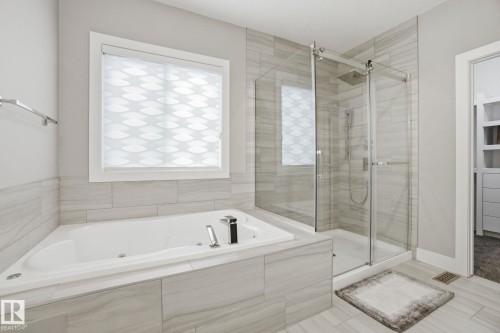 21916 80 Avenue, Edmonton, AB - Indoor Photo Showing Bathroom