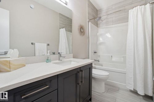 21916 80 Avenue, Edmonton, AB - Indoor Photo Showing Bathroom