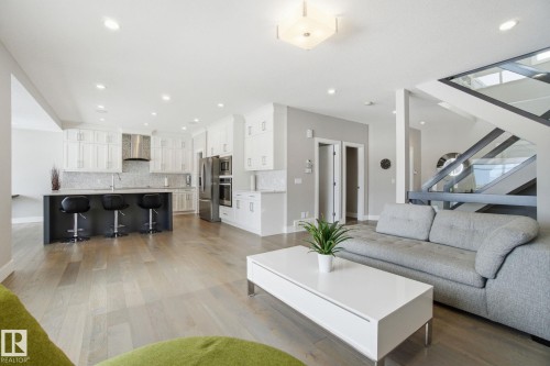 21916 80 Avenue, Edmonton, AB - Indoor Photo Showing Living Room