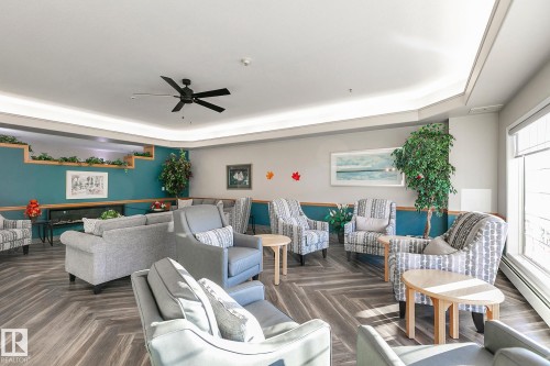 #246 13441 127 Street, Edmonton, AB - Indoor Photo Showing Living Room