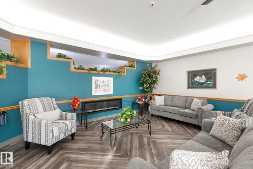 #246 13441 127 Street, Edmonton, AB - Indoor Photo Showing Living Room
