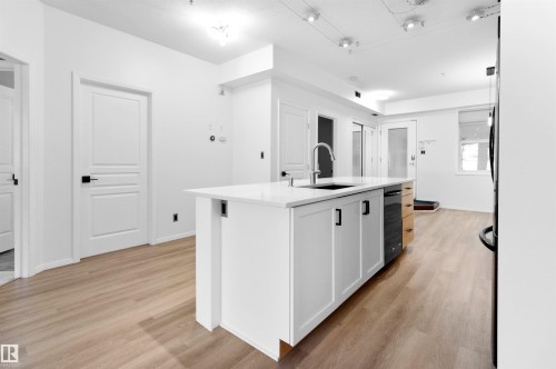 110 9804 101 Street, Edmonton, AB - Indoor Photo Showing Kitchen