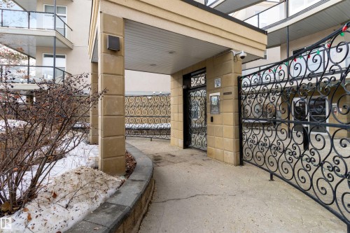 110 9804 101 Street, Edmonton, AB - Outdoor