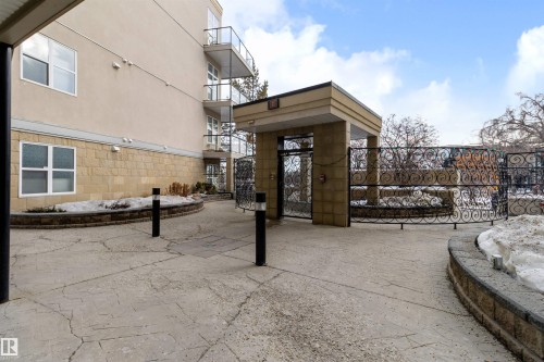 110 9804 101 Street, Edmonton, AB - Outdoor