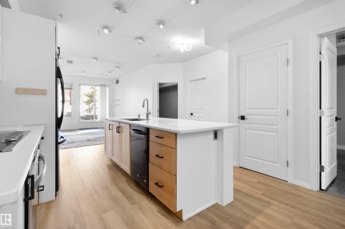 110 9804 101 Street, Edmonton, AB - Indoor Photo Showing Kitchen With Upgraded Kitchen