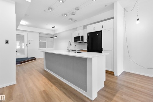 110 9804 101 Street, Edmonton, AB - Indoor Photo Showing Kitchen