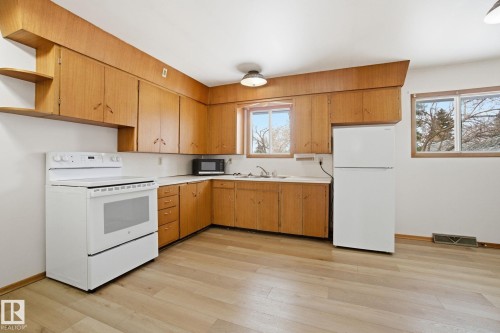 5110 57Ave, Leduc, AB - Indoor Photo Showing Kitchen
