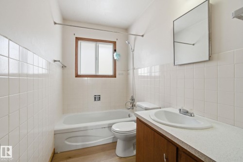 5110 57Ave, Leduc, AB - Indoor Photo Showing Bathroom