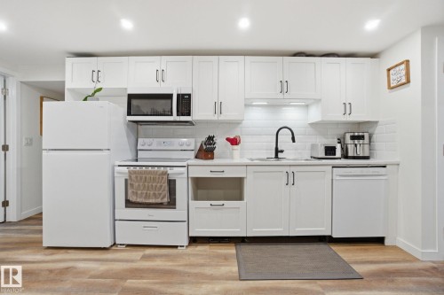 5110 57Ave, Leduc, AB - Indoor Photo Showing Kitchen