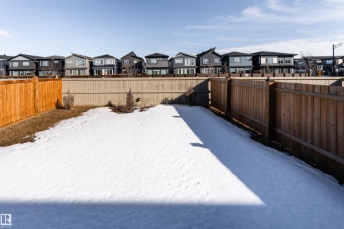 Fenced backyard featuring a residential view - 5211 Kimball Crescent, Edmonton, AB - Outdoor