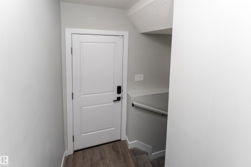 Entryway featuring a textured ceiling and wood finished floors - 5211 Kimball Crescent, Edmonton, AB - Indoor Photo Showing Other Room