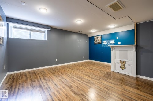 Unfurnished room with light wood-style flooring and baseboards - 11622 11 Avenue, Edmonton, AB - Indoor