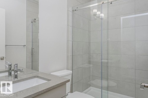 7622 Kimiwan Crescent, Edmonton, AB - Indoor Photo Showing Bathroom
