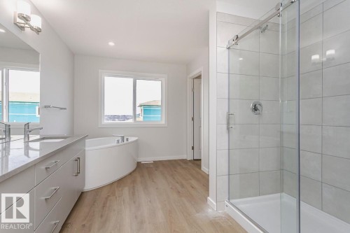 7622 Kimiwan Crescent, Edmonton, AB - Indoor Photo Showing Bathroom