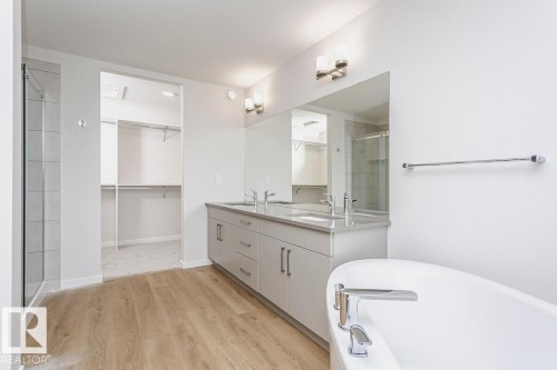 7622 Kimiwan Crescent, Edmonton, AB - Indoor Photo Showing Bathroom