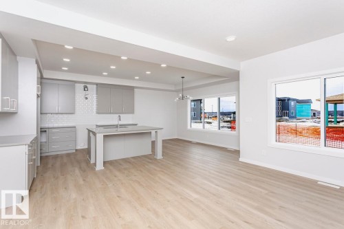 7622 Kimiwan Crescent, Edmonton, AB - Indoor Photo Showing Kitchen