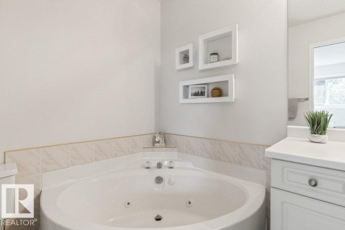 9753 176 Street, Edmonton, AB - Indoor Photo Showing Bathroom