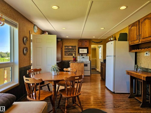 106 57730 Range Road 30, Rural Barrhead County, AB - Indoor Photo Showing Dining Room