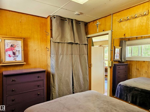 106 57730 Range Road 30, Rural Barrhead County, AB - Indoor Photo Showing Bedroom