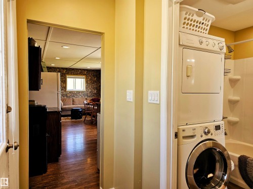 106 57730 Range Road 30, Rural Barrhead County, AB - Indoor Photo Showing Laundry Room