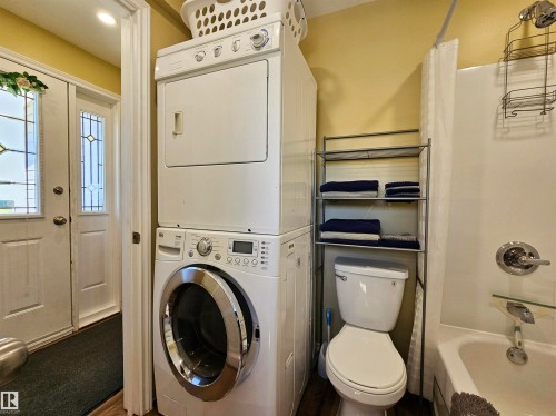106 57730 Range Road 30, Rural Barrhead County, AB - Indoor Photo Showing Laundry Room