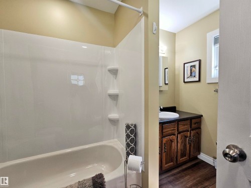 106 57730 Range Road 30, Rural Barrhead County, AB - Indoor Photo Showing Bathroom