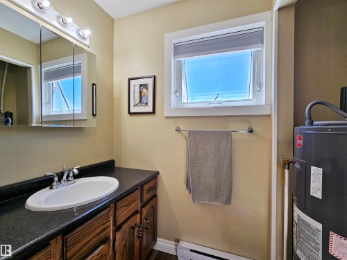 106 57730 Range Road 30, Rural Barrhead County, AB - Indoor Photo Showing Bathroom