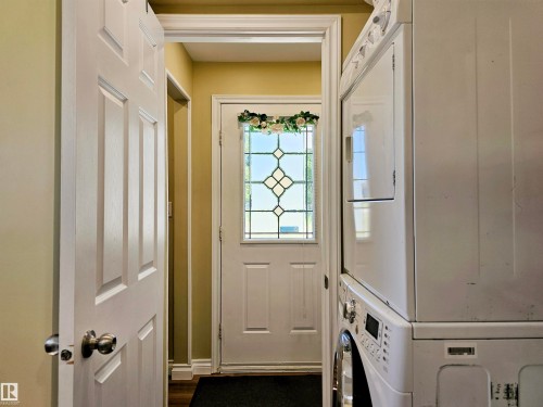 106 57730 Range Road 30, Rural Barrhead County, AB - Indoor Photo Showing Laundry Room