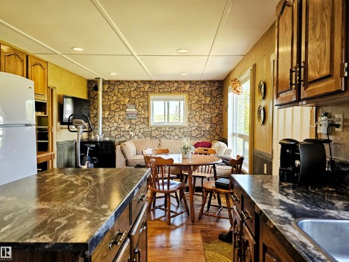 106 57730 Range Road 30, Rural Barrhead County, AB - Indoor Photo Showing Dining Room