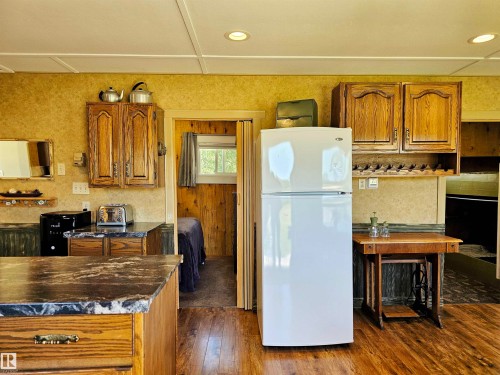 106 57730 Range Road 30, Rural Barrhead County, AB - Indoor Photo Showing Kitchen With Double Sink
