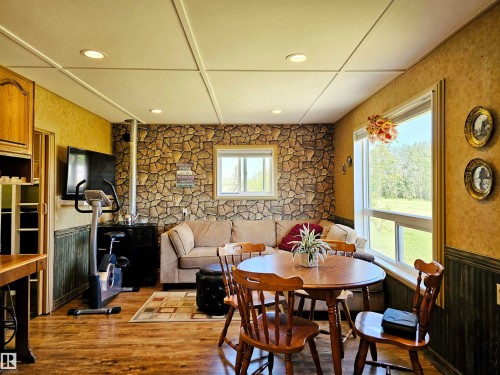 106 57730 Range Road 30, Rural Barrhead County, AB - Indoor Photo Showing Dining Room