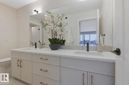 6704 Crawford Way, Edmonton, AB - Indoor Photo Showing Bathroom