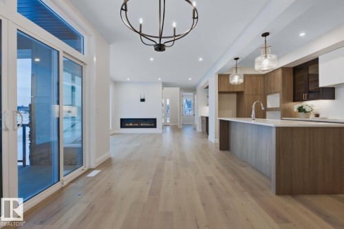 6704 Crawford Way, Edmonton, AB - Indoor Photo Showing Kitchen With Upgraded Kitchen