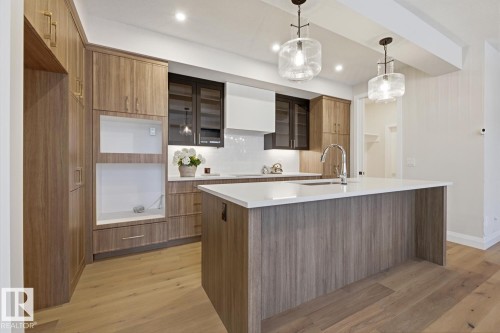 6704 Crawford Way, Edmonton, AB - Indoor Photo Showing Kitchen With Upgraded Kitchen