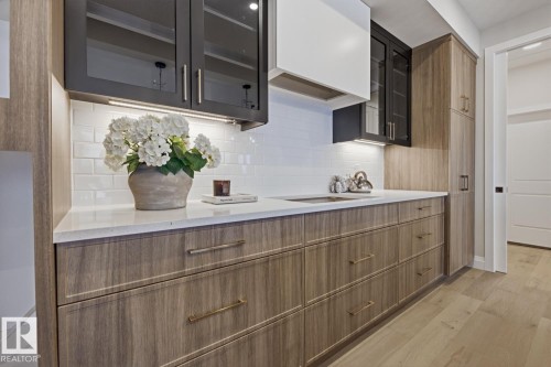 6704 Crawford Way, Edmonton, AB - Indoor Photo Showing Kitchen