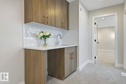 6704 Crawford Way, Edmonton, AB - Indoor