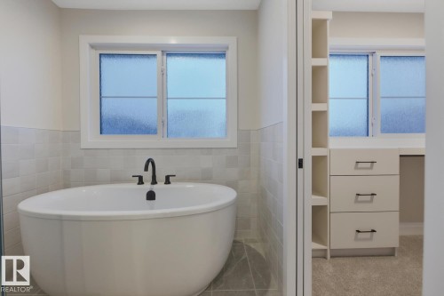 6704 Crawford Way, Edmonton, AB - Indoor Photo Showing Bathroom