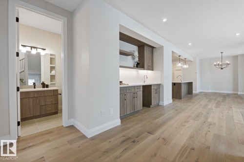 6704 Crawford Way, Edmonton, AB - Indoor