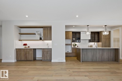6704 Crawford Way, Edmonton, AB - Indoor Photo Showing Kitchen