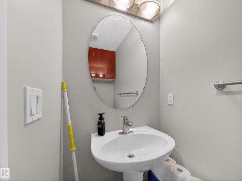 11933 77 Street, Edmonton, AB - Indoor Photo Showing Bathroom