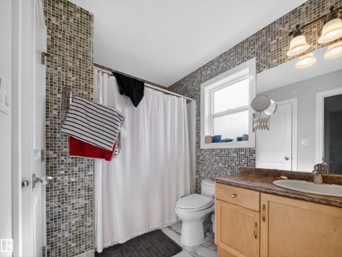 11933 77 Street, Edmonton, AB - Indoor Photo Showing Bathroom