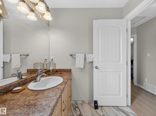 11933 77 Street, Edmonton, AB - Indoor Photo Showing Bathroom