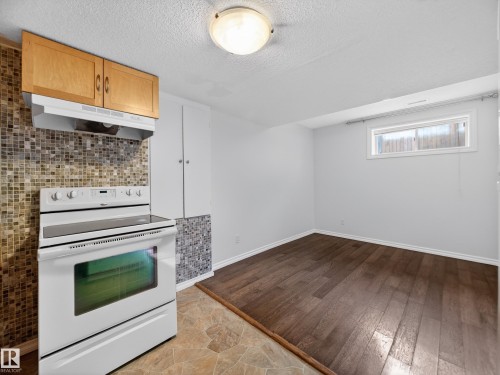 11933 77 Street, Edmonton, AB - Indoor Photo Showing Kitchen