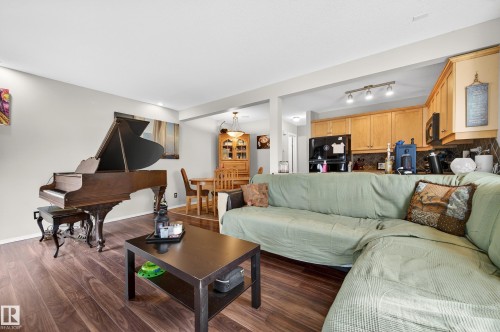 157 230 Edwards Drive, Edmonton, AB - Indoor Photo Showing Living Room
