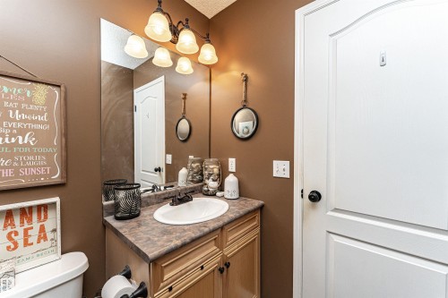 19047 51 Avenue, Edmonton, AB - Indoor Photo Showing Bathroom