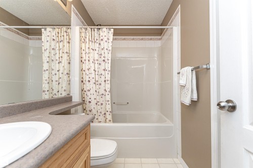 19047 51 Avenue, Edmonton, AB - Indoor Photo Showing Bathroom