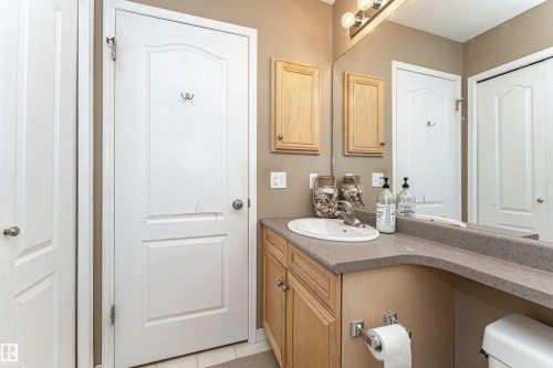 19047 51 Avenue, Edmonton, AB - Indoor Photo Showing Bathroom