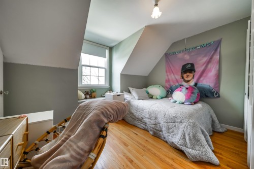Bedroom with hardwood / wood-style flooring and lofted ceiling - 10445 134 Street, Edmonton, AB - Indoor Photo Showing Bedroom