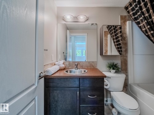 12 671 Silver Berry Road, Edmonton, AB - Indoor Photo Showing Bathroom