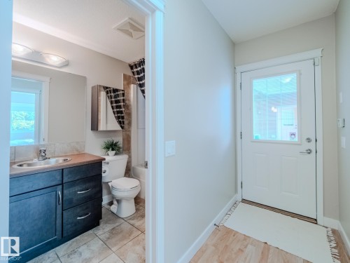 12 671 Silver Berry Road, Edmonton, AB - Indoor Photo Showing Bathroom